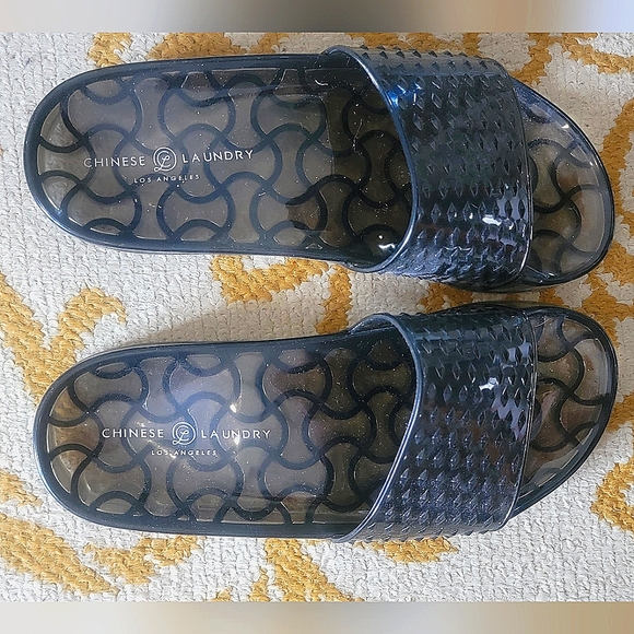 Black Slides - Picture 3 of 3